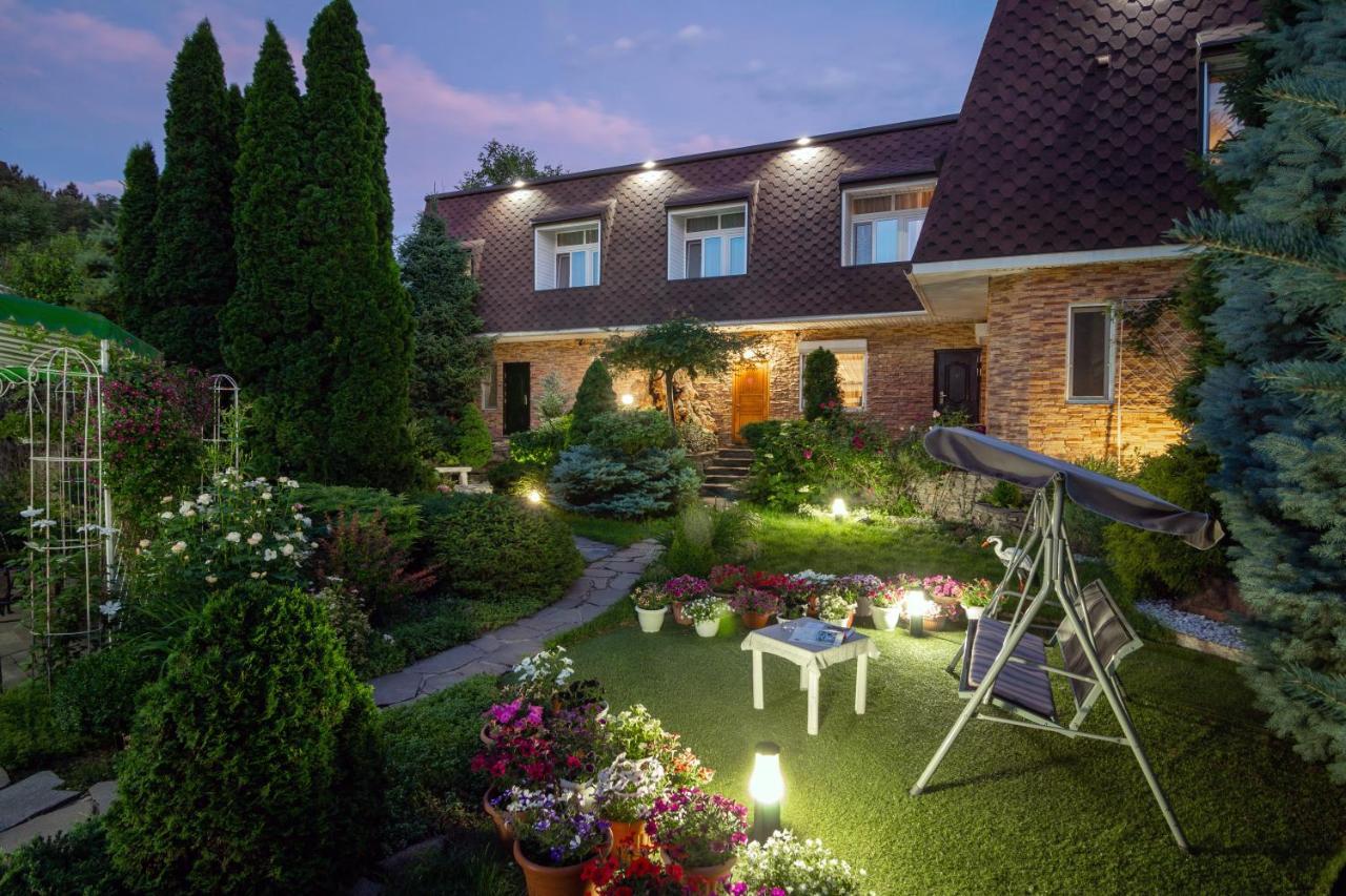 Апартаменты В Гостевом Домике Almatý Exterior foto