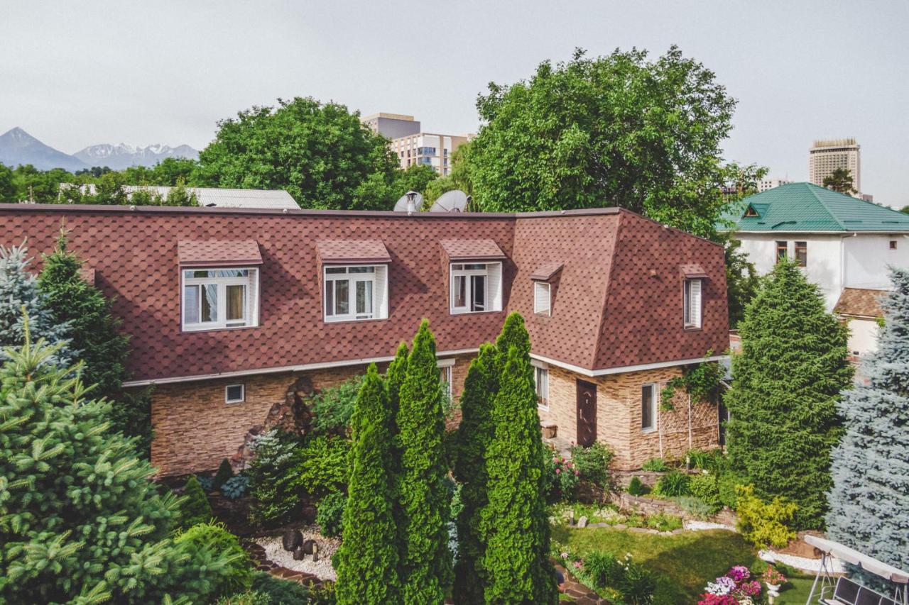 Апартаменты В Гостевом Домике Almatý Exterior foto